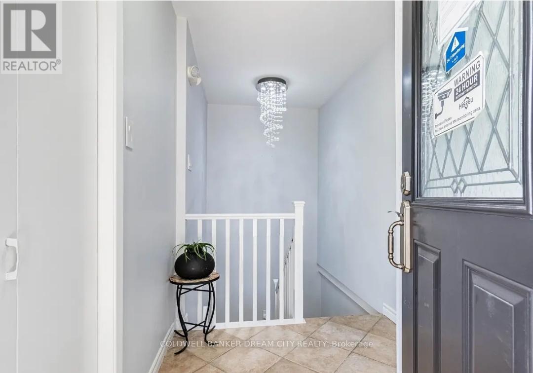 Lower - 231 Elizabeth Street S, Brampton, Ontario  L6Y 1S2 - Photo 2 - W12466042