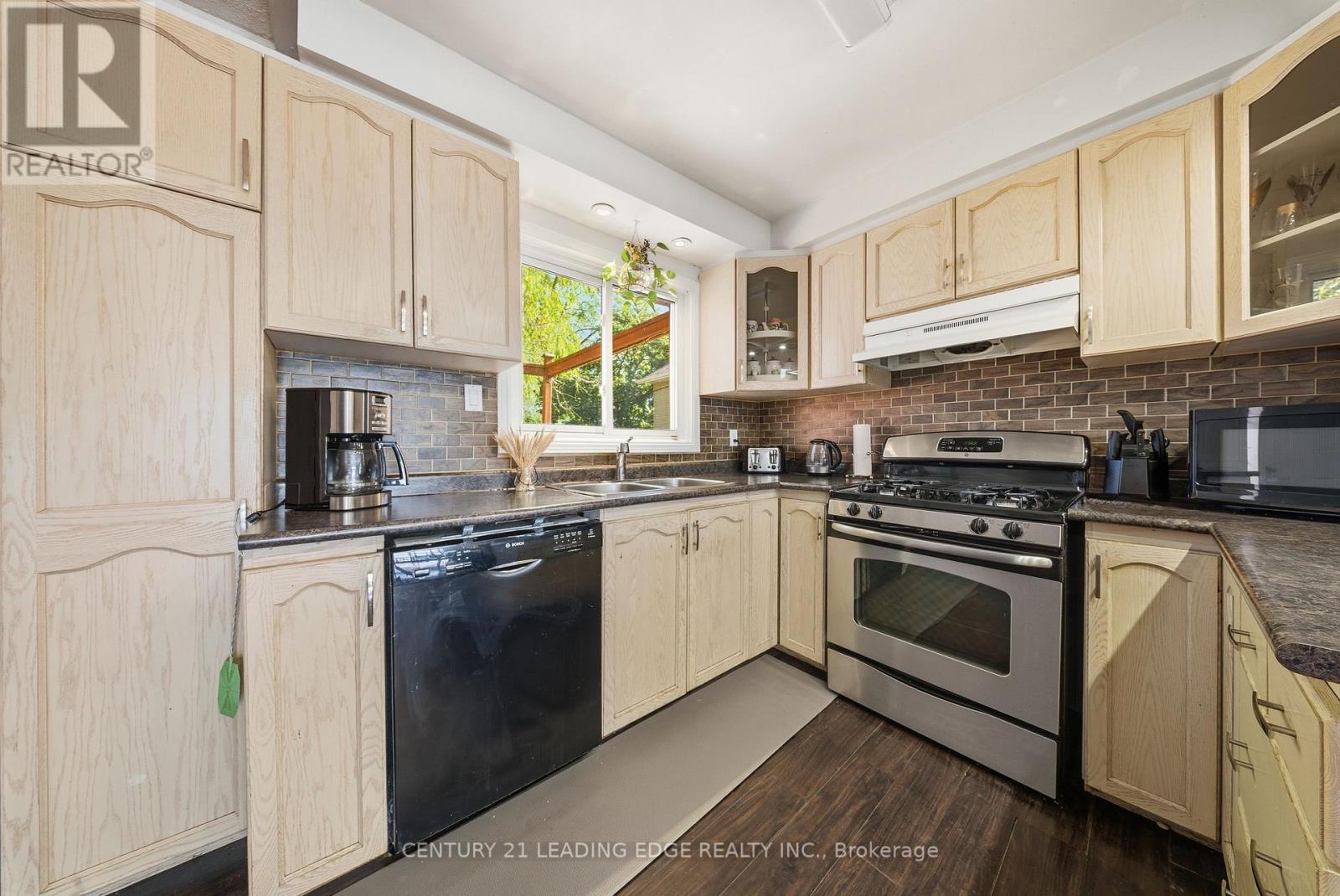 55 Lake Drive N, Georgina, Ontario  L4P 1A5 - Photo 10 - N12467639
