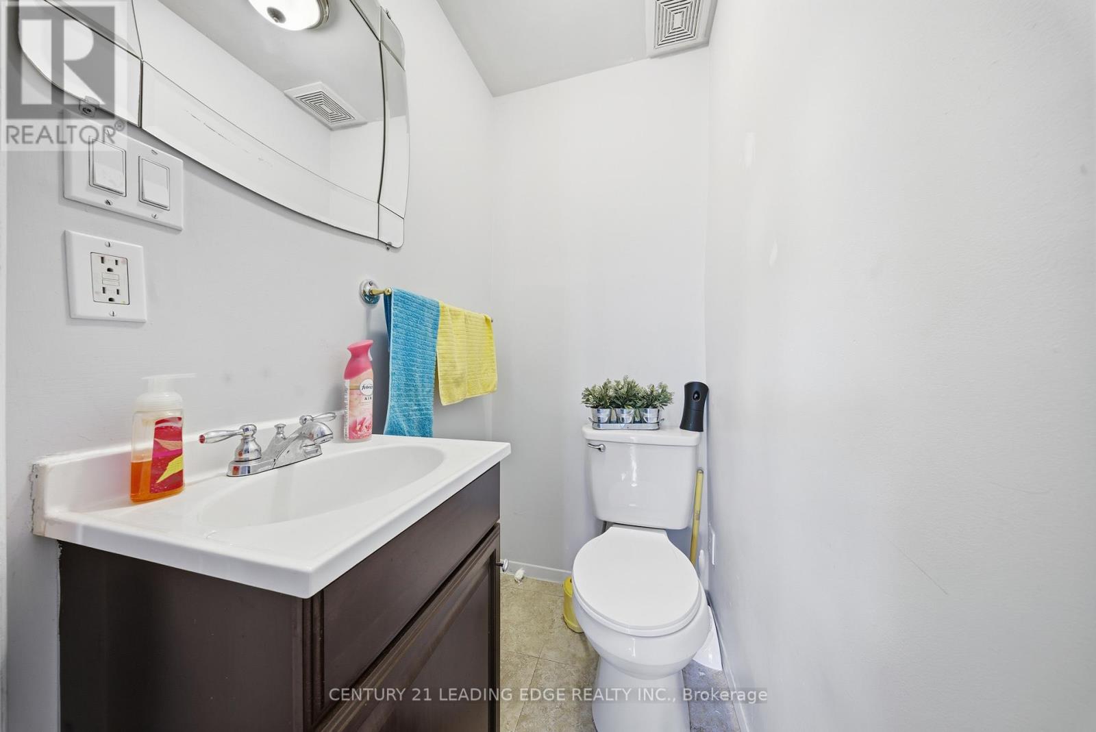 55 Lake Drive N, Georgina, Ontario  L4P 1A5 - Photo 11 - N12467639