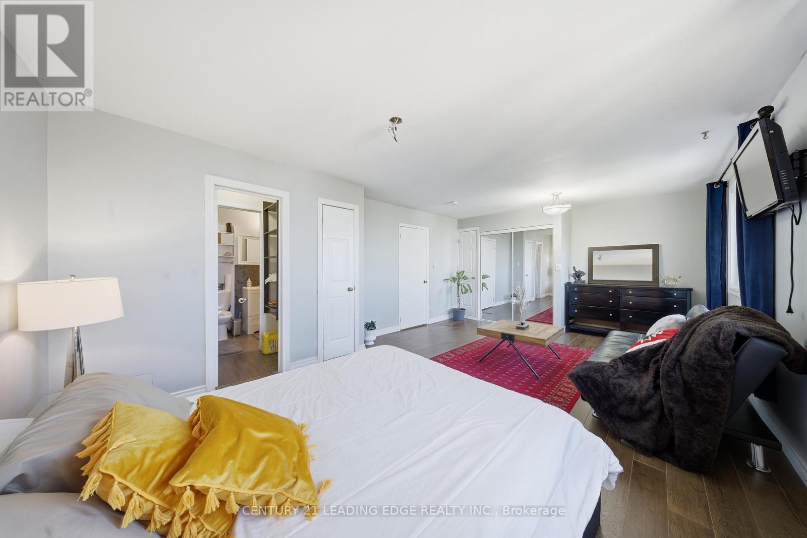 55 Lake Drive N, Georgina, Ontario  L4P 1A5 - Photo 13 - N12467639