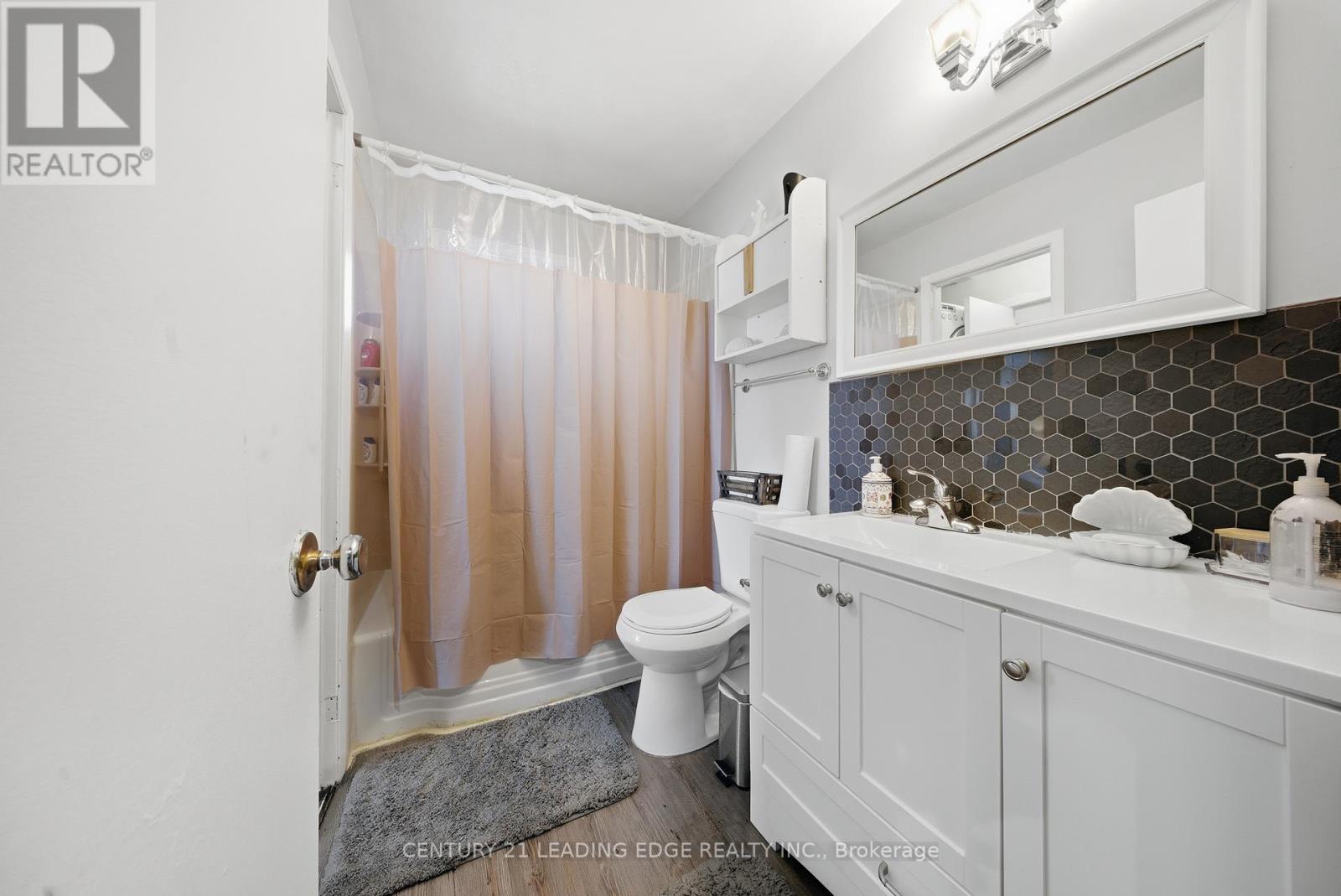 55 Lake Drive N, Georgina, Ontario  L4P 1A5 - Photo 17 - N12467639