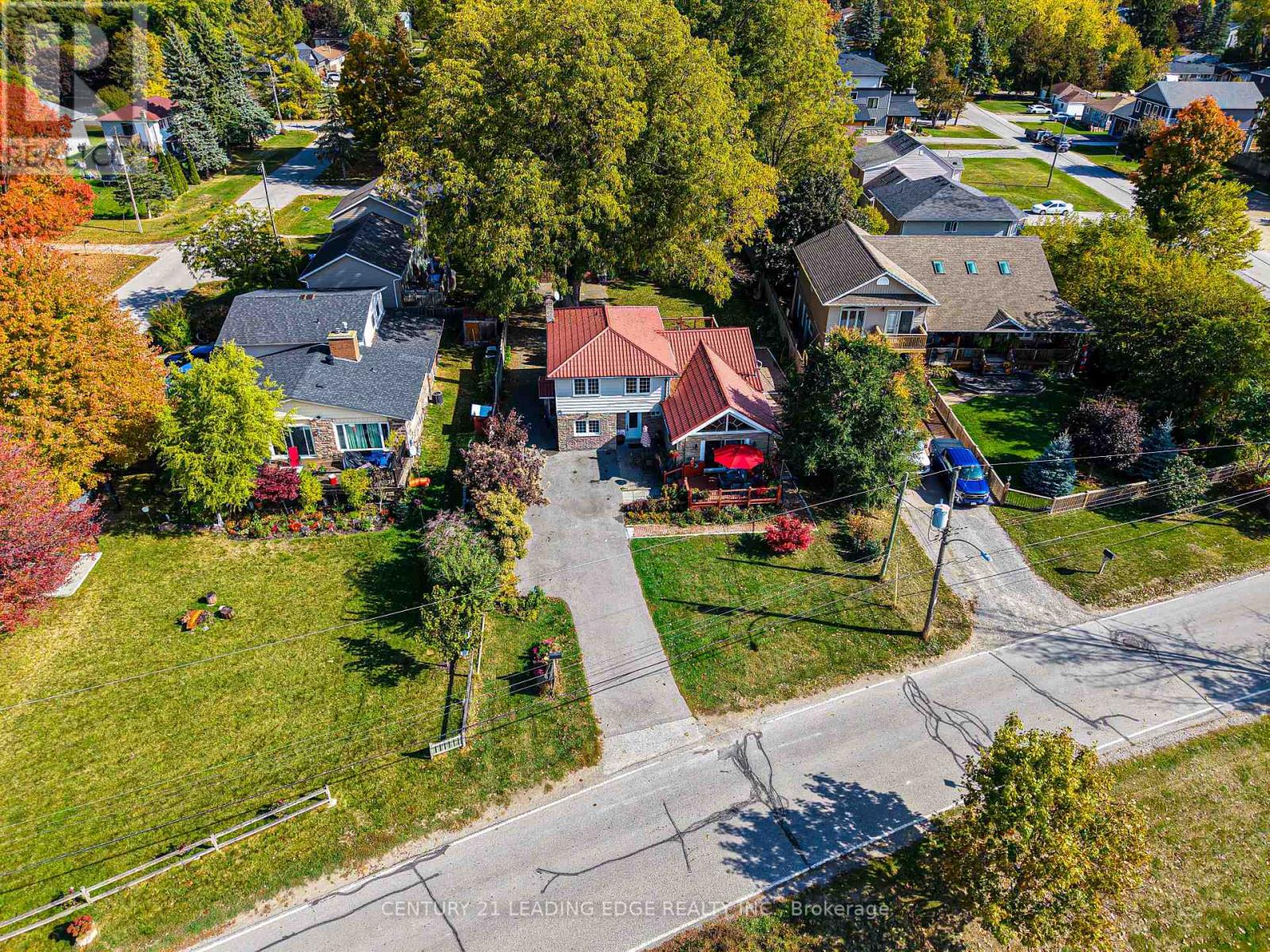 55 Lake Drive N, Georgina, Ontario  L4P 1A5 - Photo 2 - N12467639