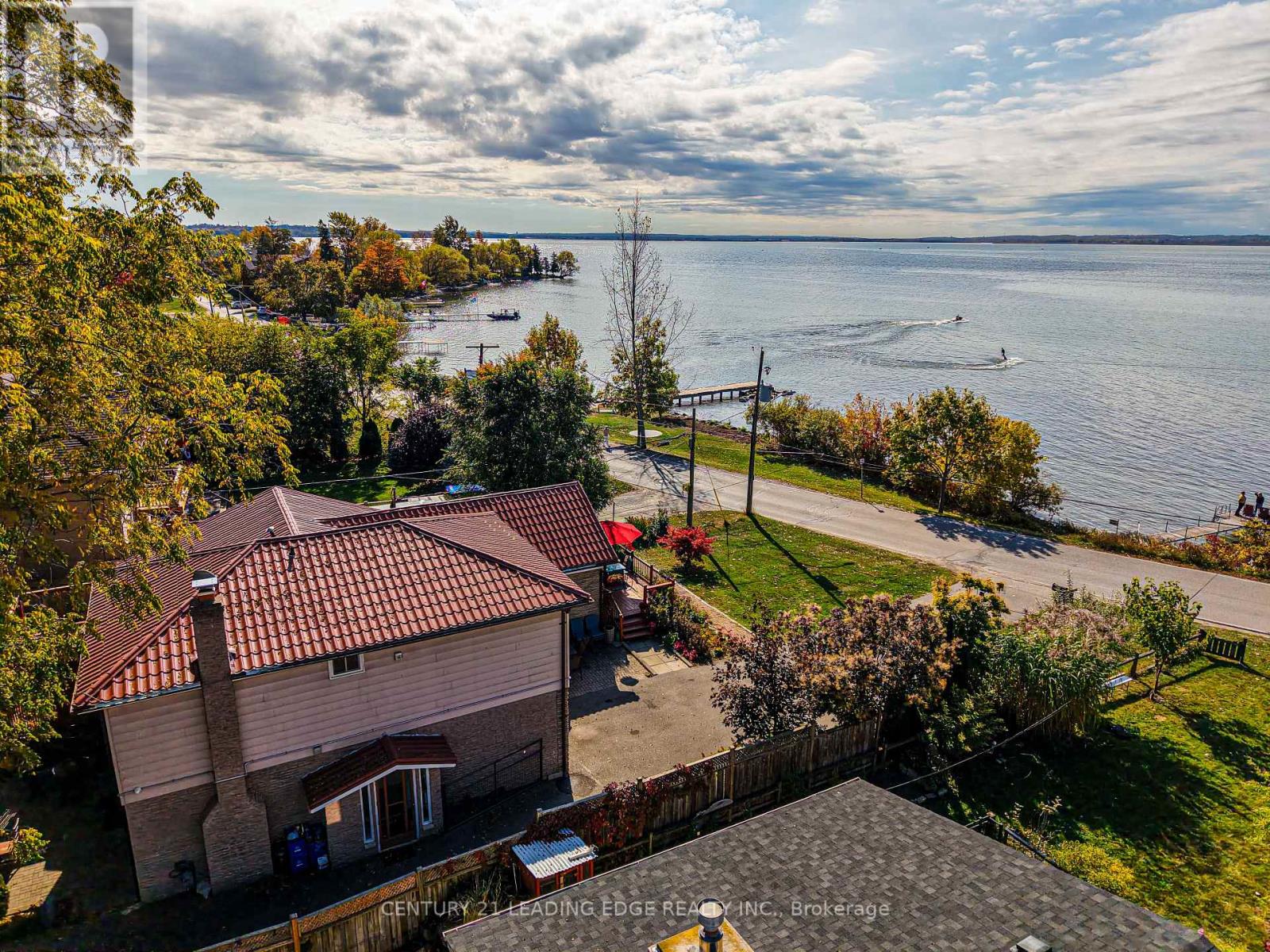 55 Lake Drive N, Georgina, Ontario  L4P 1A5 - Photo 3 - N12467639