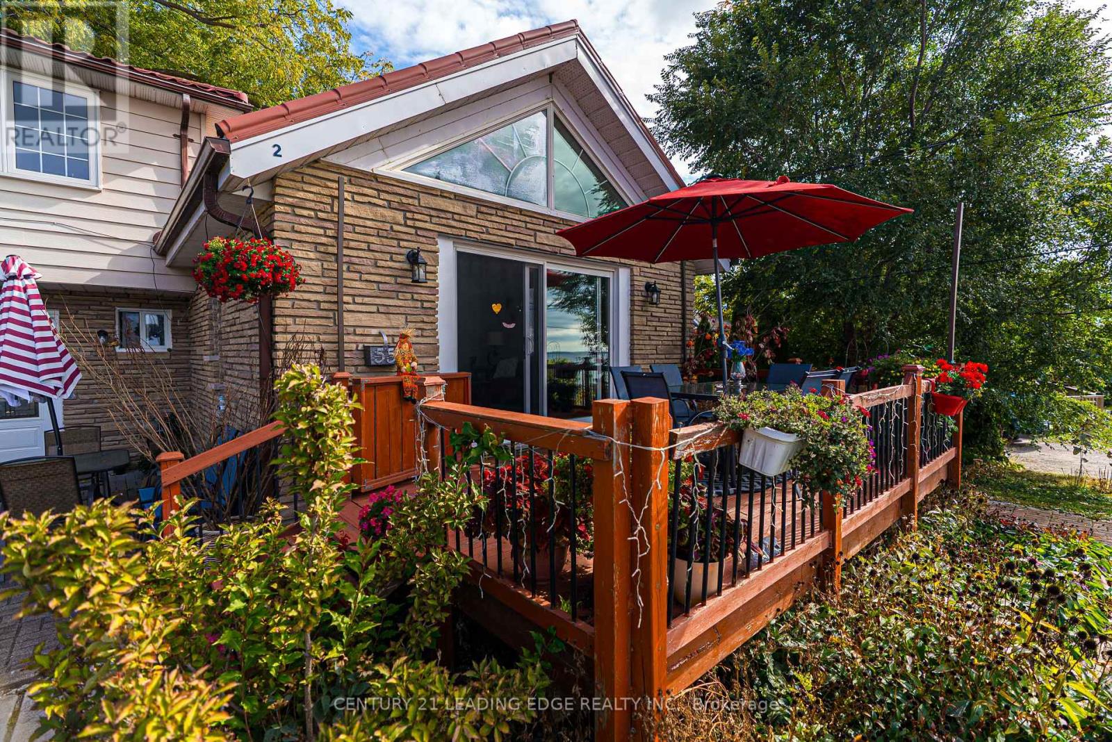 55 Lake Drive N, Georgina, Ontario  L4P 1A5 - Photo 5 - N12467639