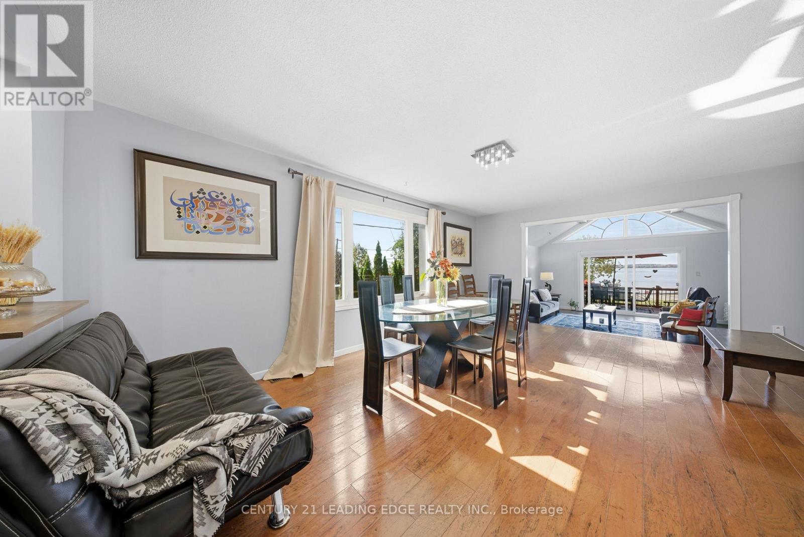 55 Lake Drive N, Georgina, Ontario  L4P 1A5 - Photo 7 - N12467639