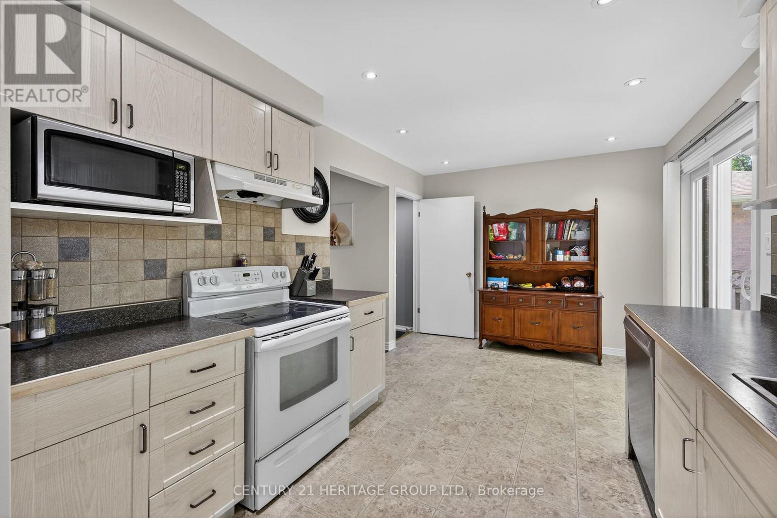 32 Northgate Drive, Bradford West Gwillimbury, Ontario  L3Z 2H5 - Photo 18 - N12467645