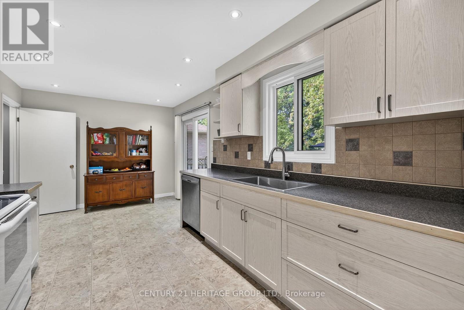 32 Northgate Drive, Bradford West Gwillimbury, Ontario  L3Z 2H5 - Photo 19 - N12467645