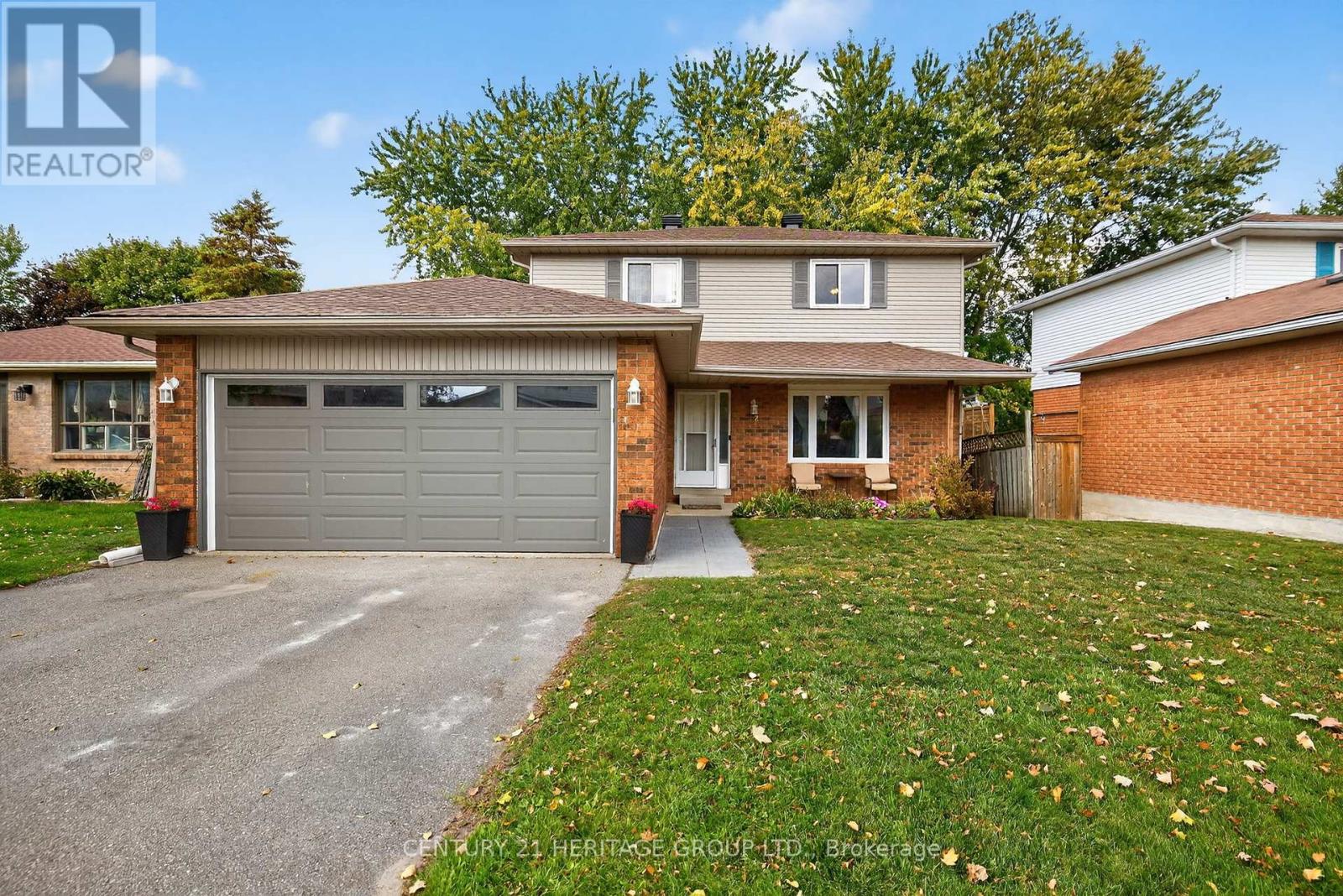 32 Northgate Drive, Bradford West Gwillimbury, Ontario  L3Z 2H5 - Photo 2 - N12467645