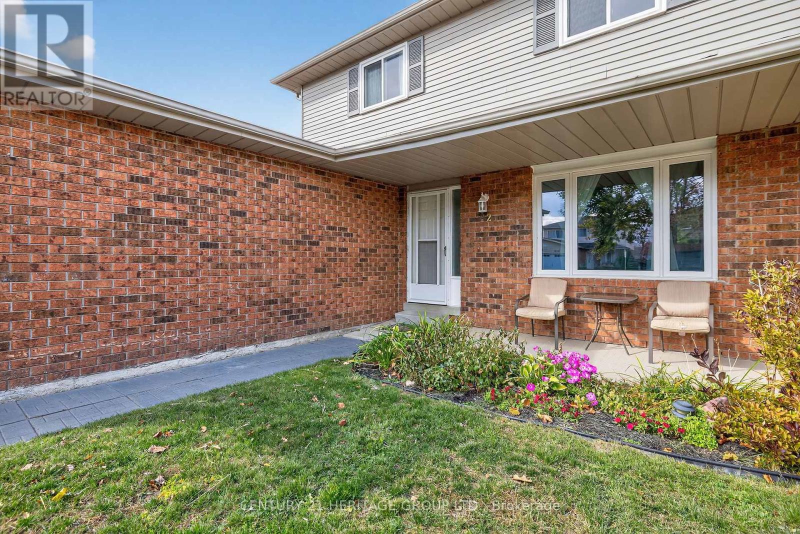 32 Northgate Drive, Bradford West Gwillimbury, Ontario  L3Z 2H5 - Photo 4 - N12467645