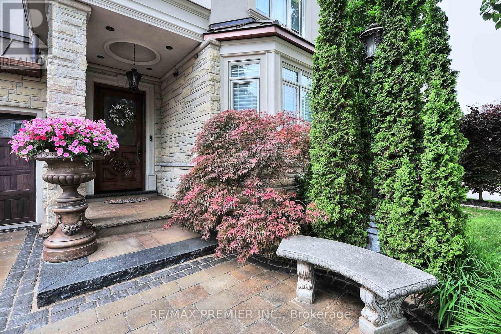 111 Arista Gate, Vaughan, Ontario  L4L 9H7 - Photo 5 - N12467670