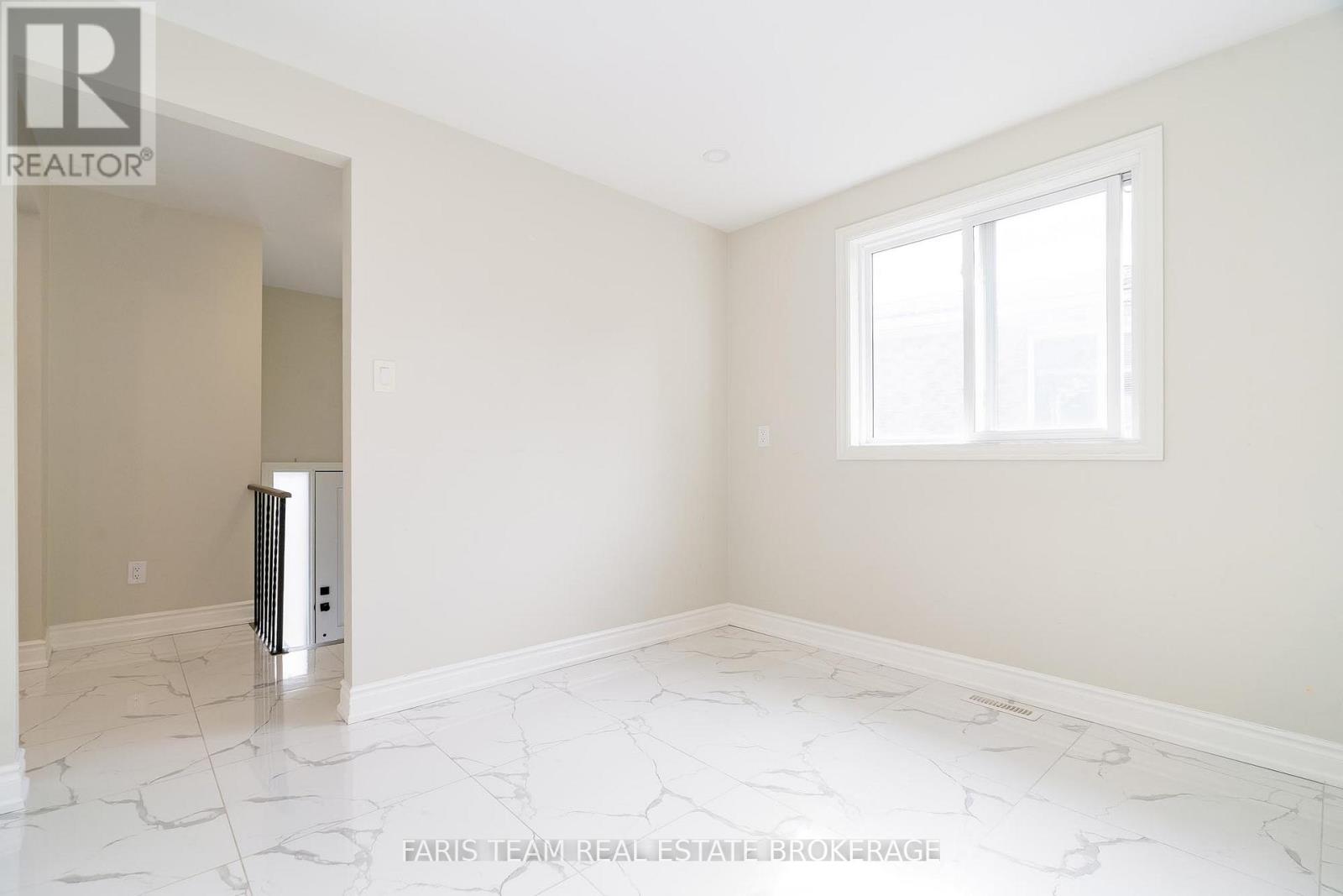 99 Fred Cook Drive, Bradford West Gwillimbury, Ontario  L3Z 1V1 - Photo 10 - N12467740