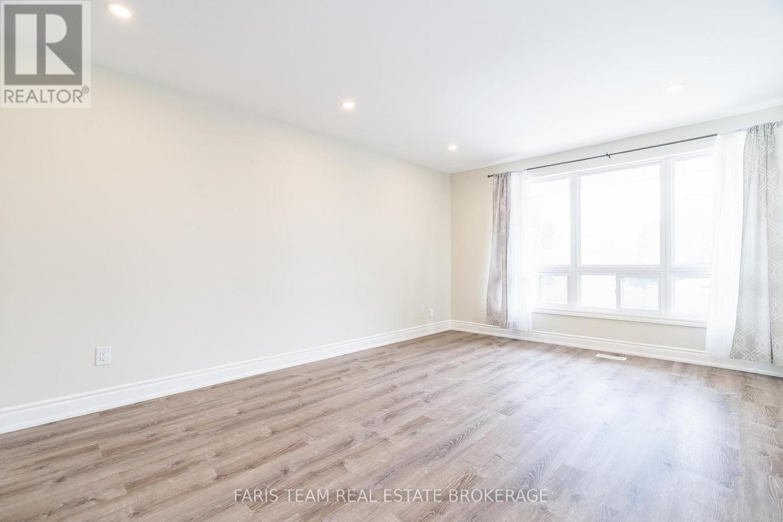 99 Fred Cook Drive, Bradford West Gwillimbury, Ontario  L3Z 1V1 - Photo 14 - N12467740