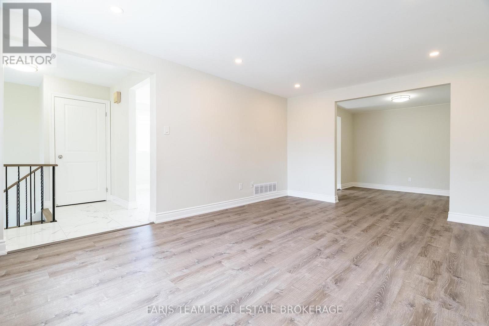 99 Fred Cook Drive, Bradford West Gwillimbury, Ontario  L3Z 1V1 - Photo 15 - N12467740
