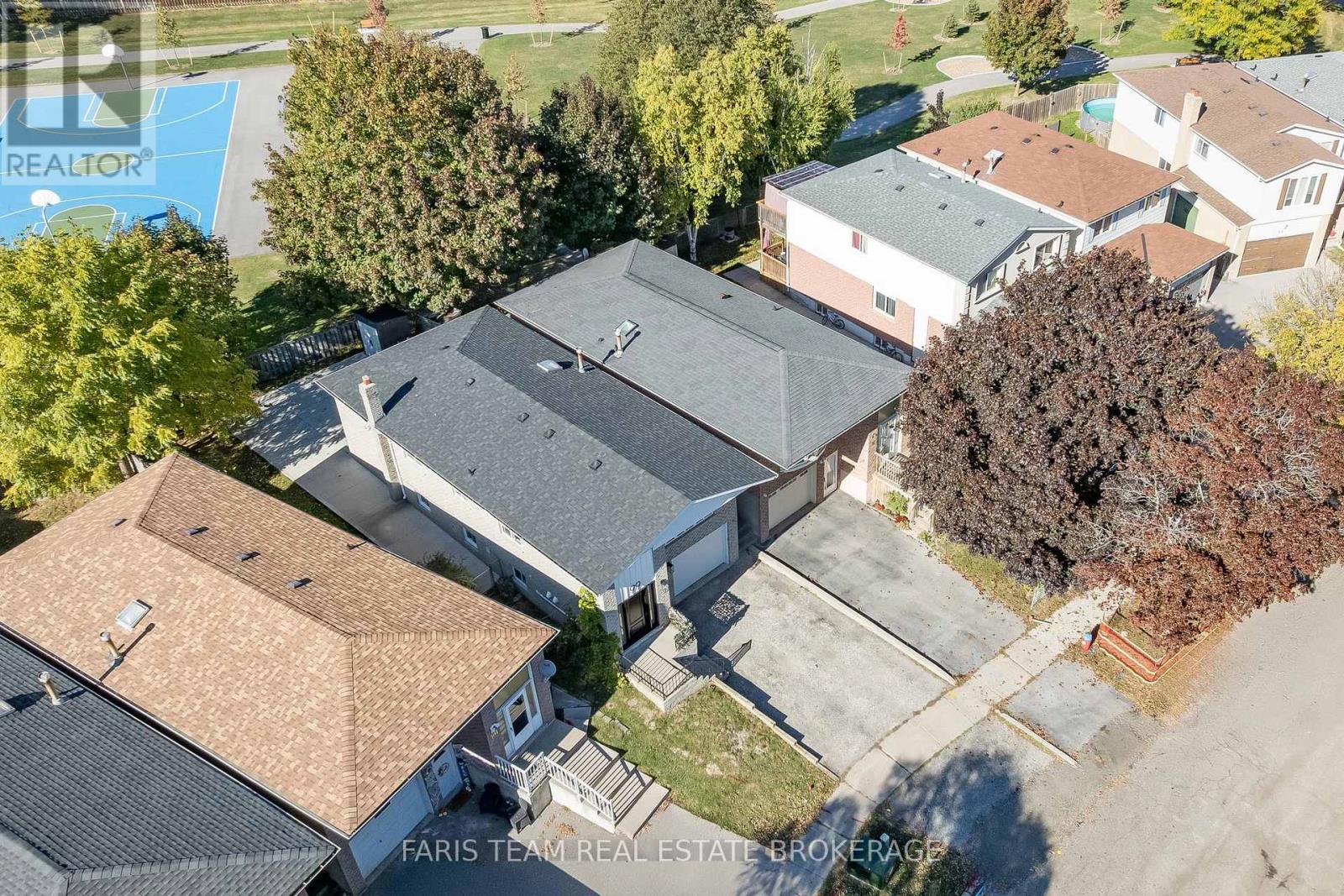 99 Fred Cook Drive, Bradford West Gwillimbury, Ontario  L3Z 1V1 - Photo 2 - N12467740
