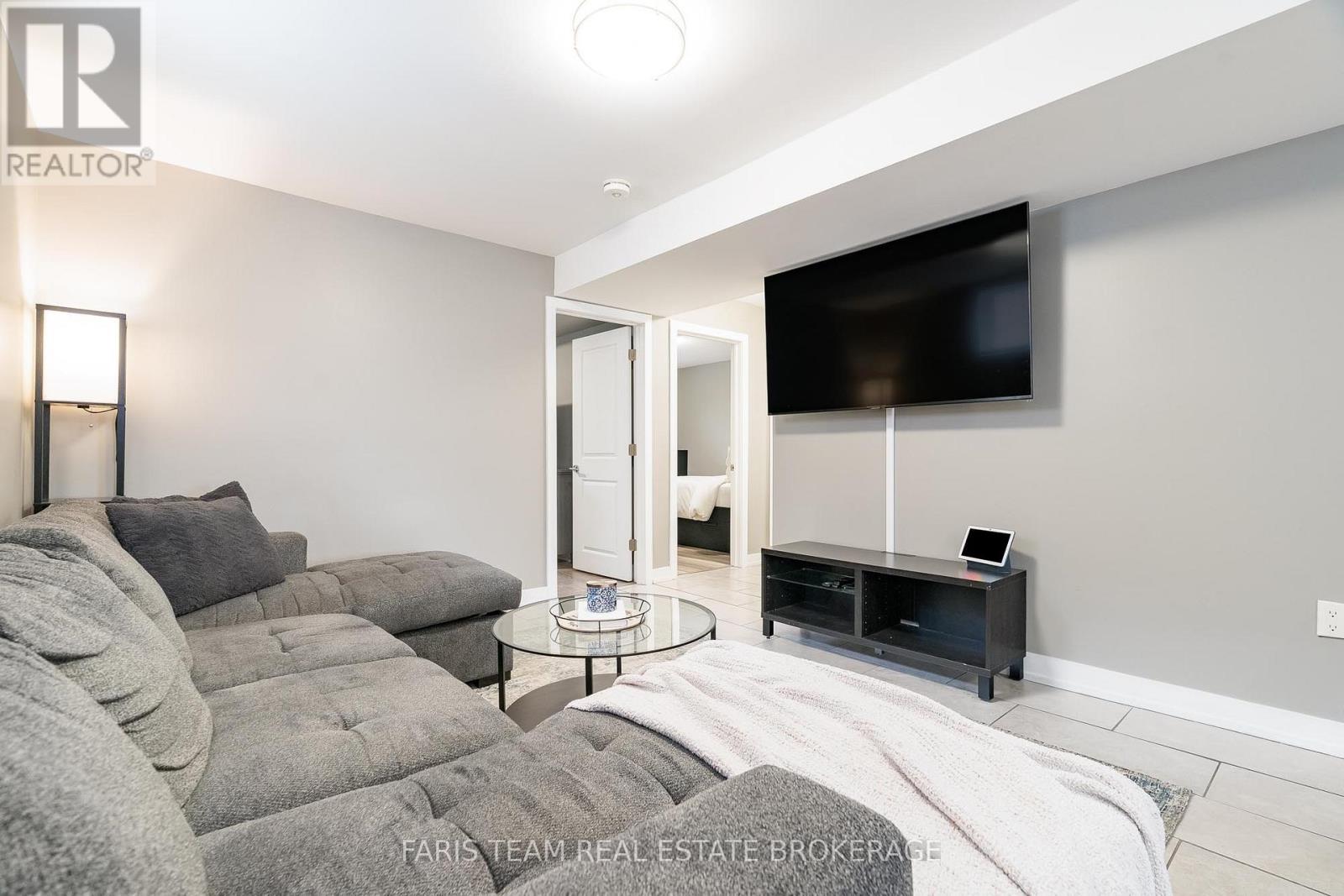 99 Fred Cook Drive, Bradford West Gwillimbury, Ontario  L3Z 1V1 - Photo 31 - N12467740