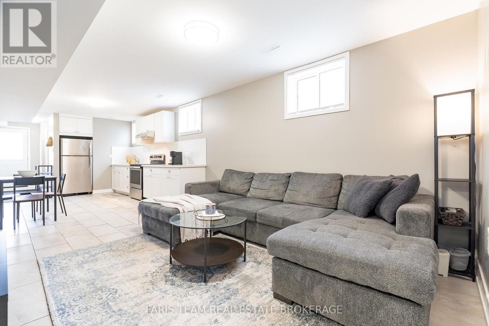 99 Fred Cook Drive, Bradford West Gwillimbury, Ontario  L3Z 1V1 - Photo 32 - N12467740