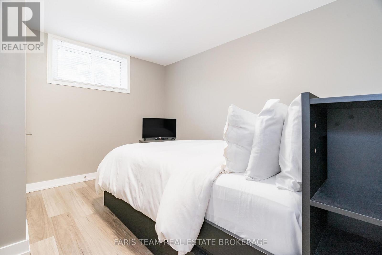 99 Fred Cook Drive, Bradford West Gwillimbury, Ontario  L3Z 1V1 - Photo 34 - N12467740