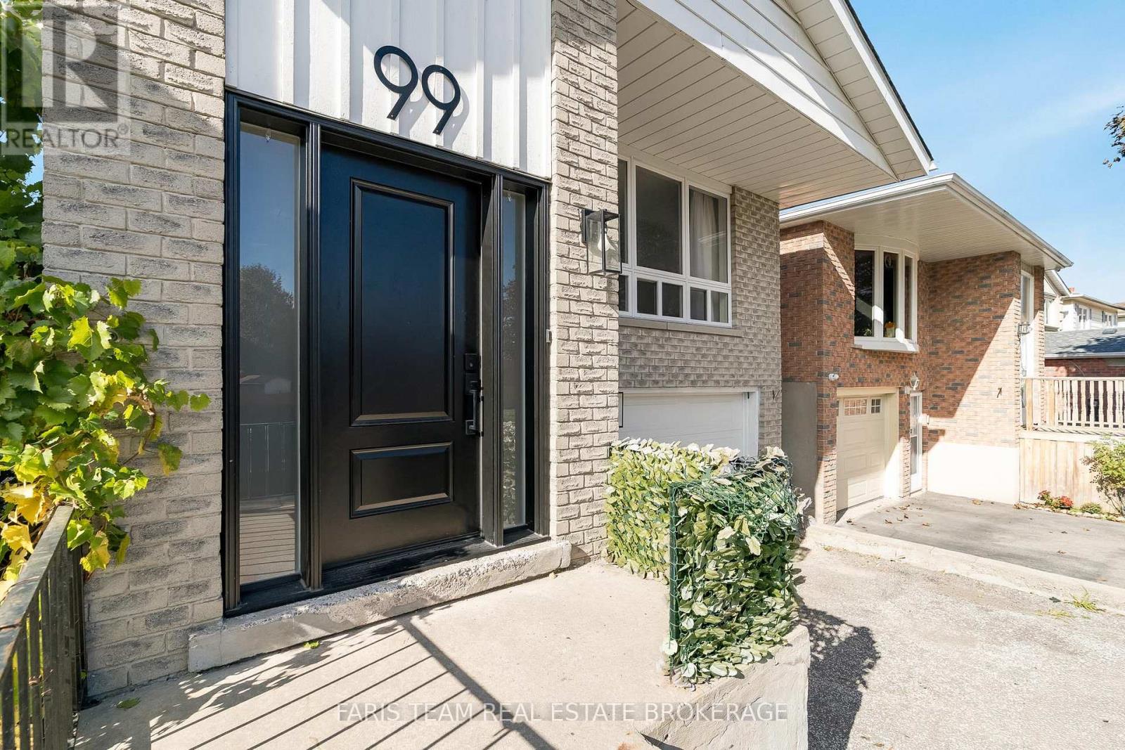 99 Fred Cook Drive, Bradford West Gwillimbury, Ontario  L3Z 1V1 - Photo 4 - N12467740