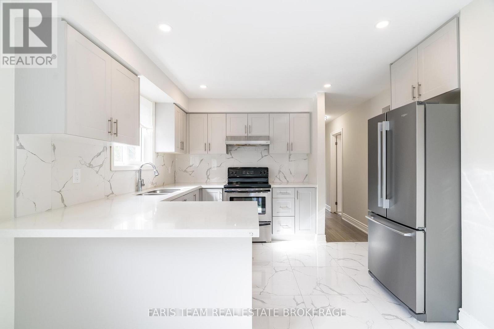 99 Fred Cook Drive, Bradford West Gwillimbury, Ontario  L3Z 1V1 - Photo 6 - N12467740