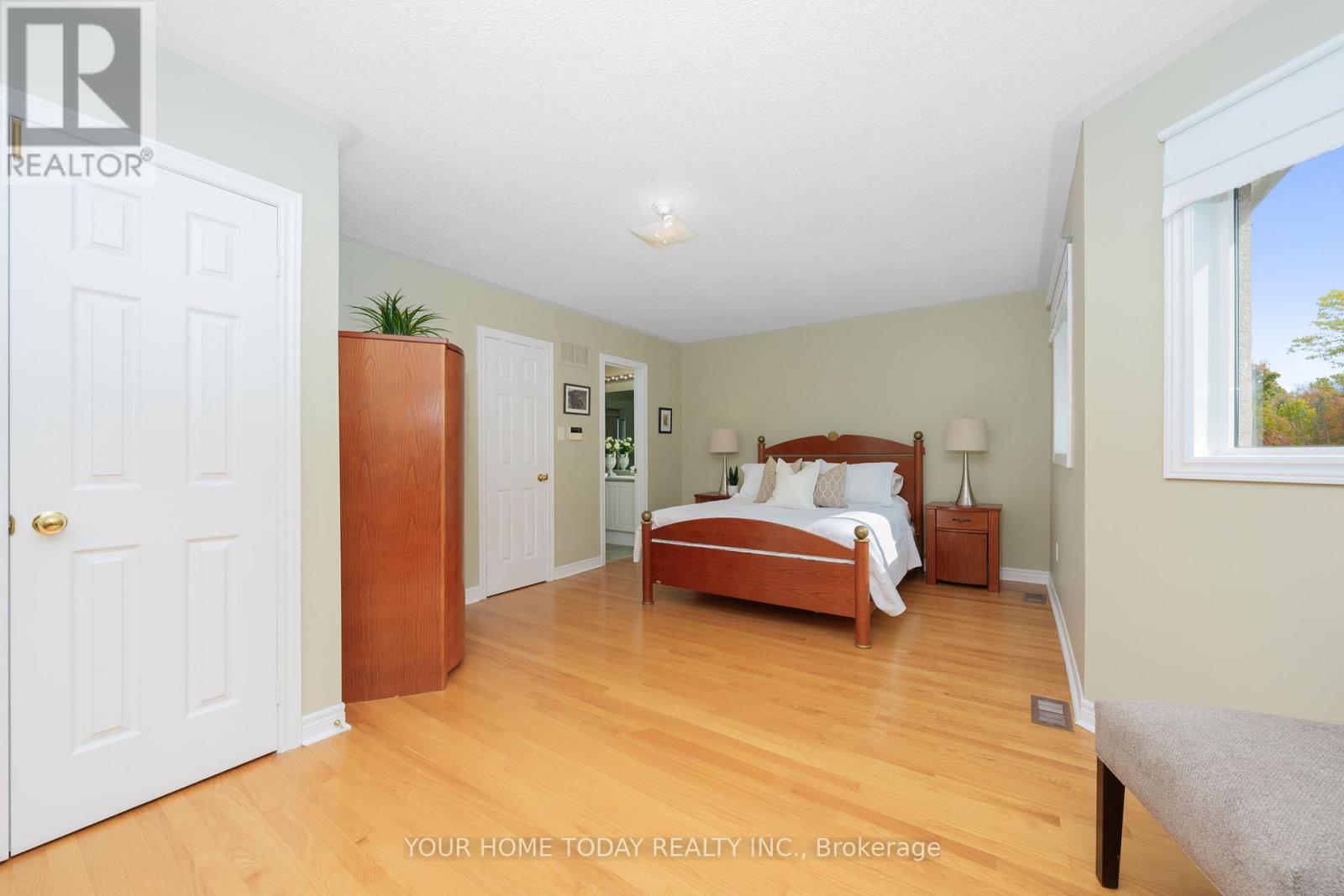 114 Russell Street, Halton Hills, Ontario  L7G 5Z1 - Photo 22 - W12465533