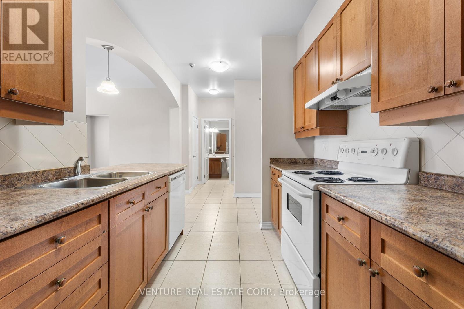 302 - 9519 Keele Street, Vaughan, Ontario  L6A 4A2 - Photo 8 - N12467770