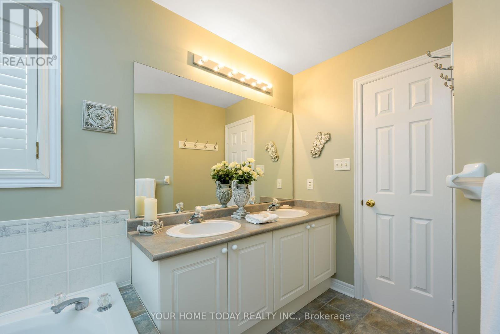 114 Russell Street, Halton Hills, Ontario  L7G 5Z1 - Photo 28 - W12465533