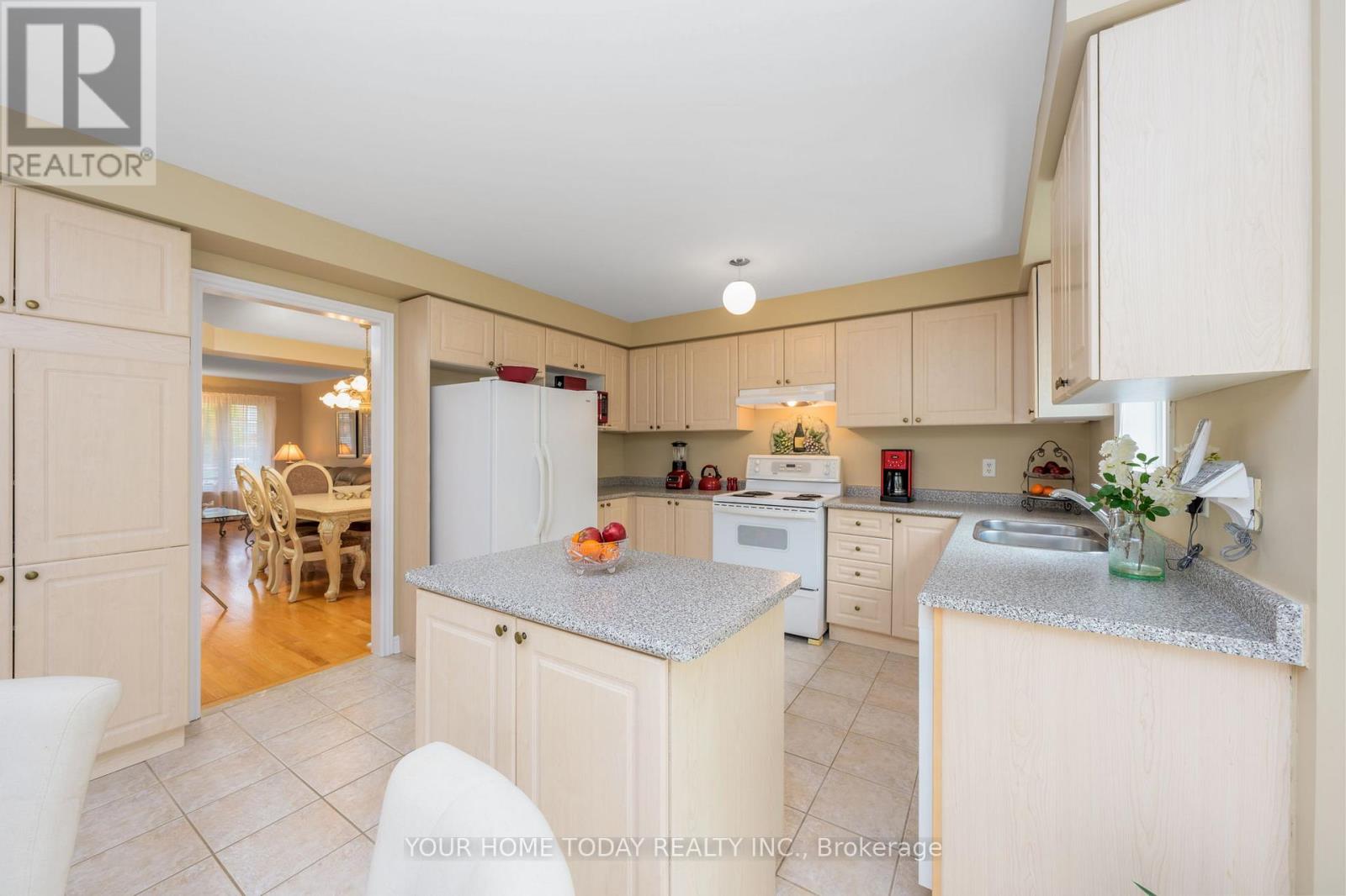 114 Russell Street, Halton Hills, Ontario  L7G 5Z1 - Photo 12 - W12465533