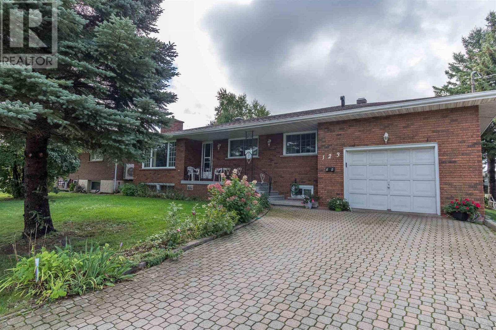 123 Vivian Ave, Sault Ste. Marie, Ontario  P6C 2E9 - Photo 2 - SM252760