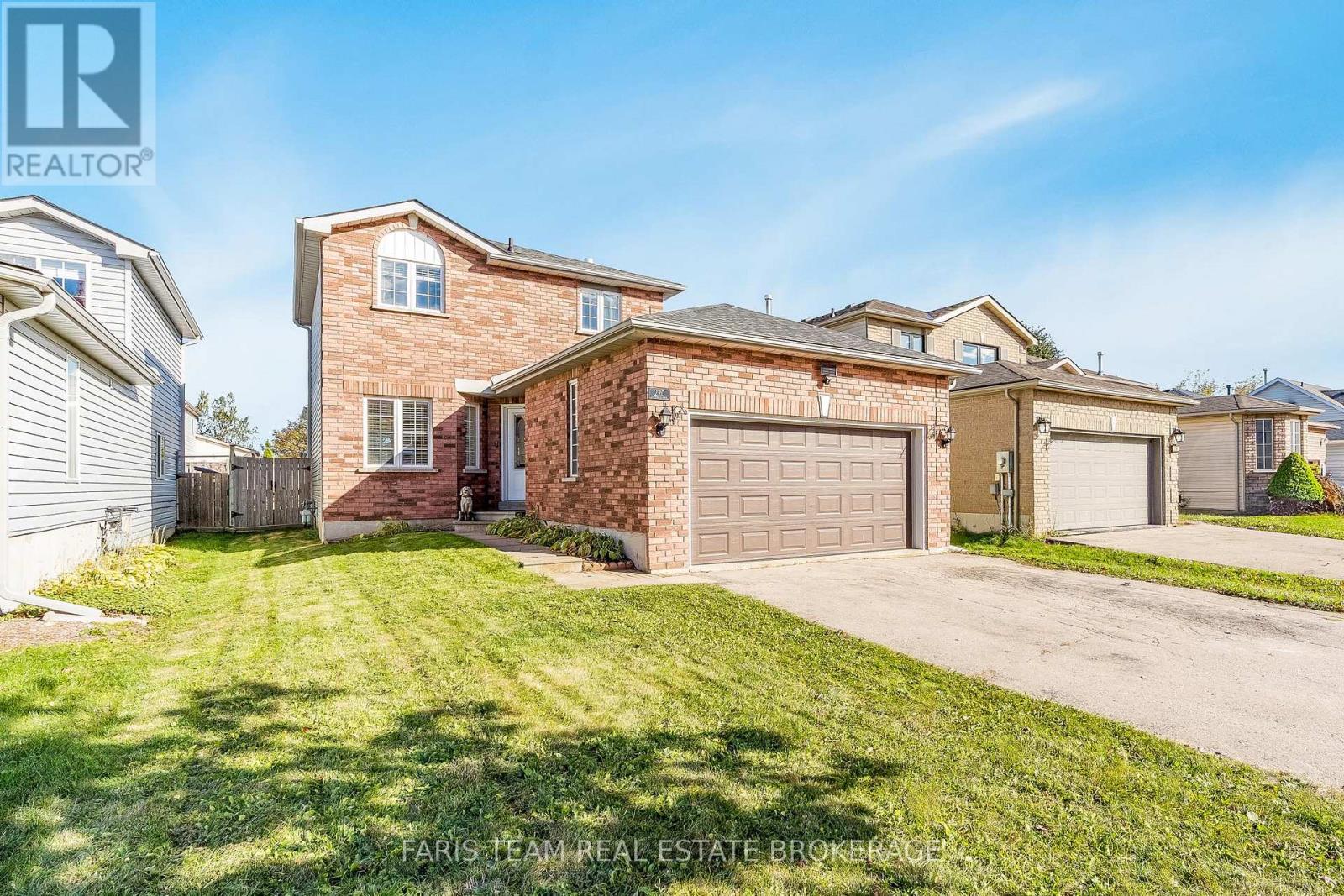220 CHURCHLAND DRIVE, Barrie, Ontario