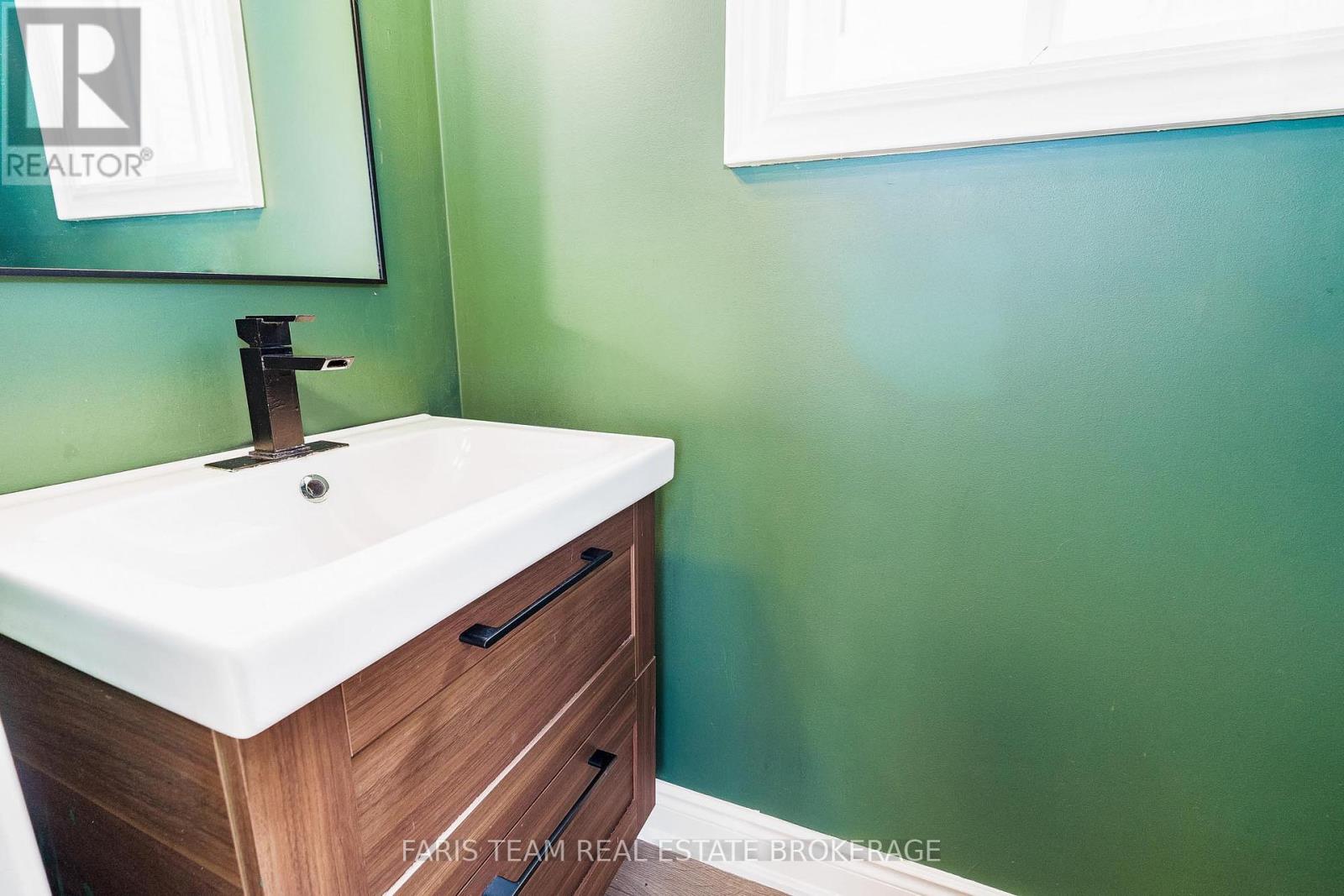 220 Churchland Drive, Barrie, Ontario  L4N 8N7 - Photo 15 - S12467673