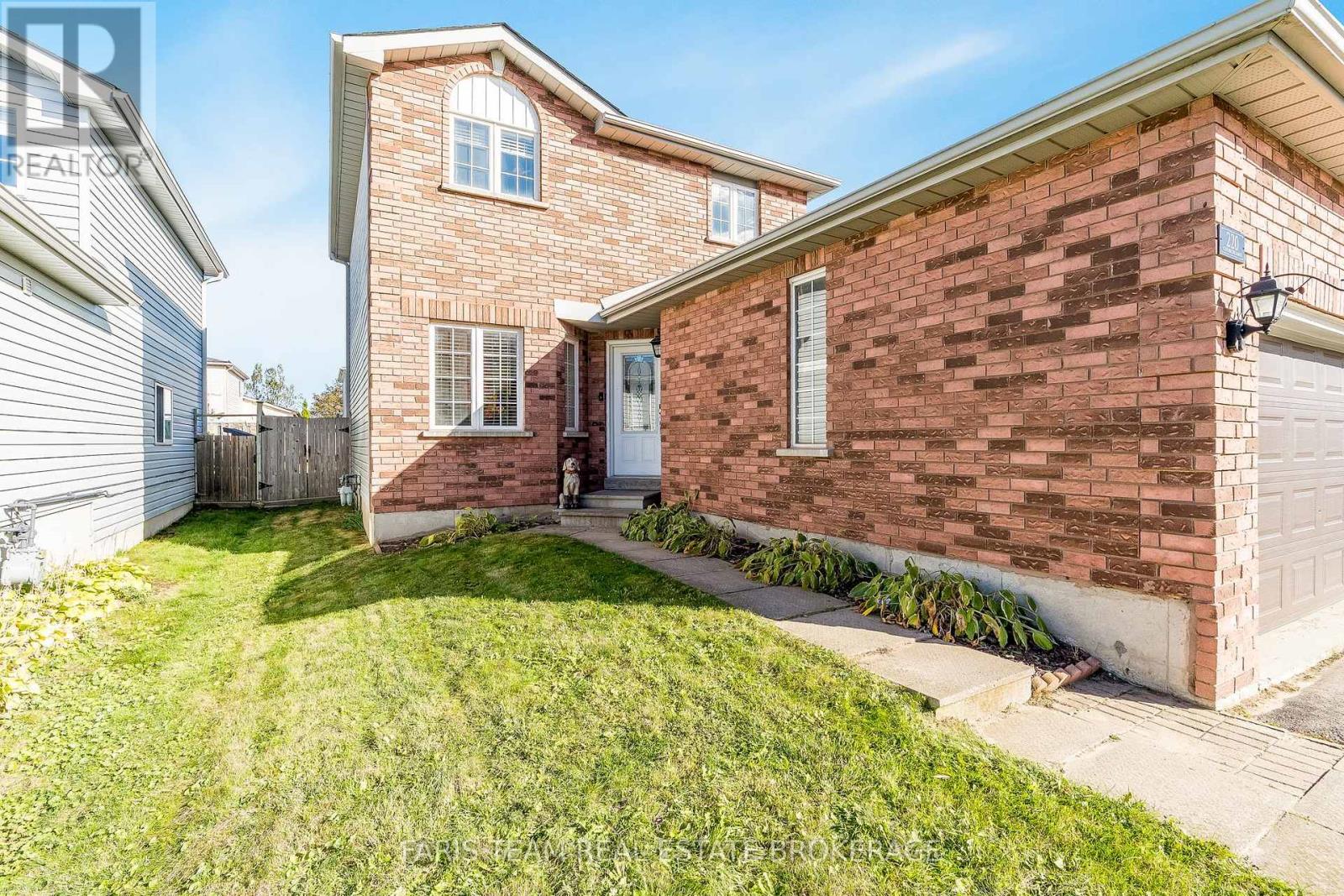 220 Churchland Drive, Barrie, Ontario  L4N 8N7 - Photo 4 - S12467673