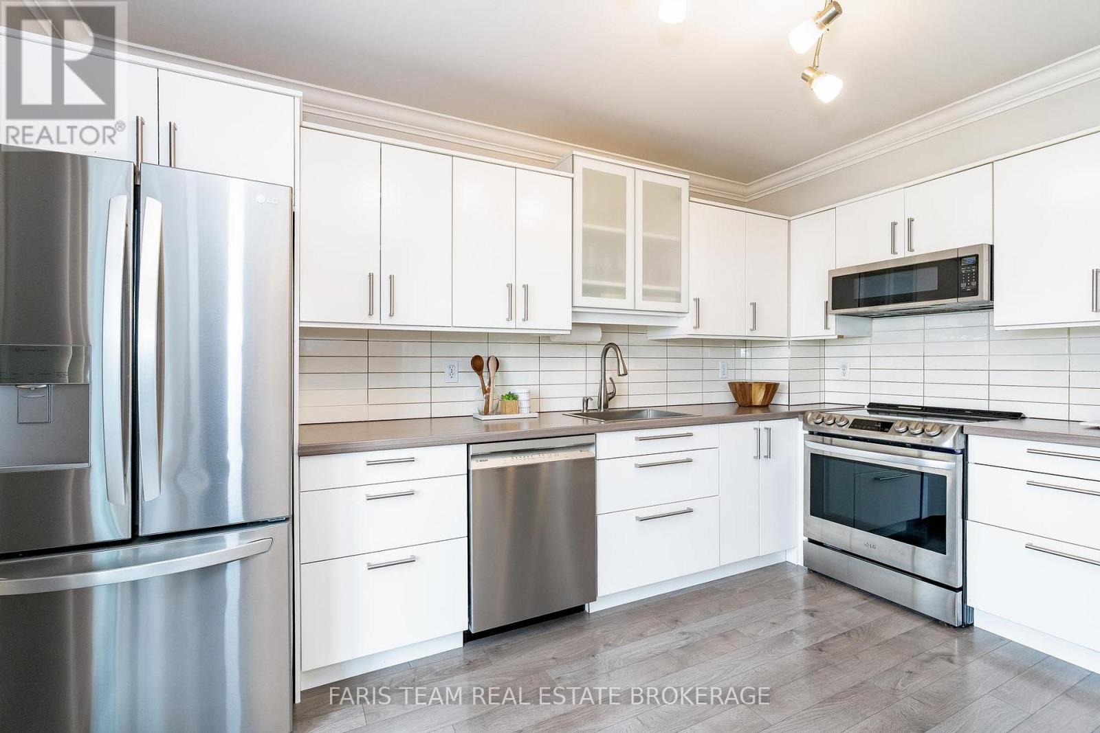 220 Churchland Drive, Barrie, Ontario  L4N 8N7 - Photo 5 - S12467673