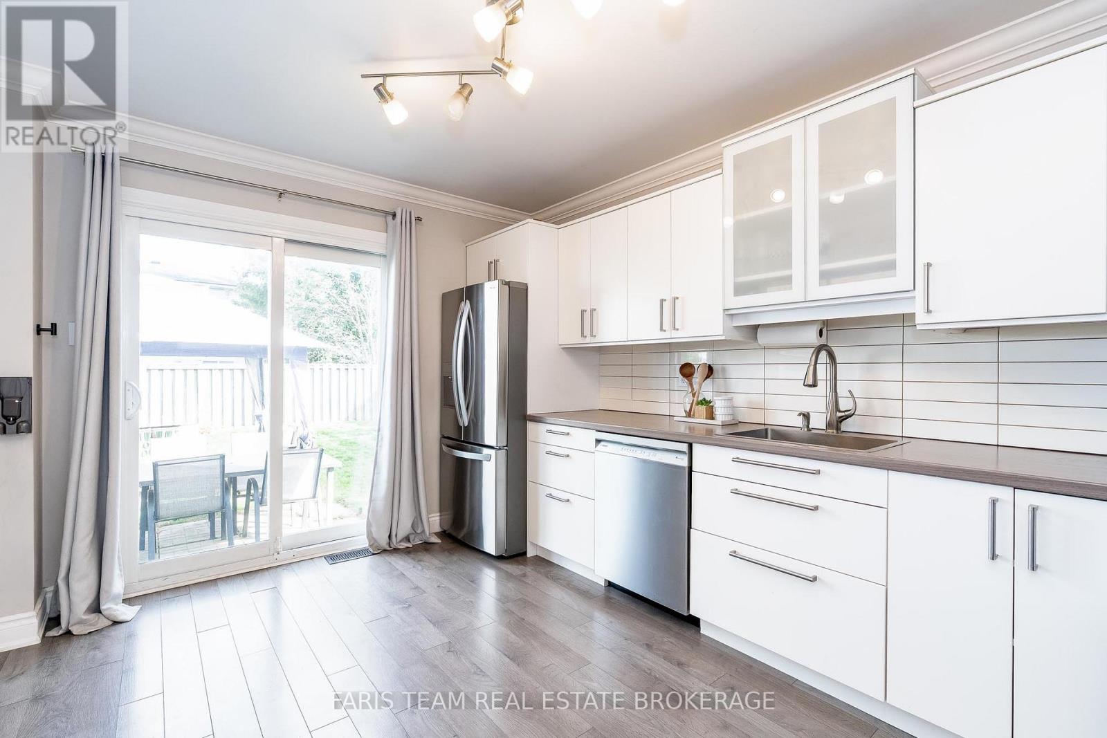 220 Churchland Drive, Barrie, Ontario  L4N 8N7 - Photo 7 - S12467673