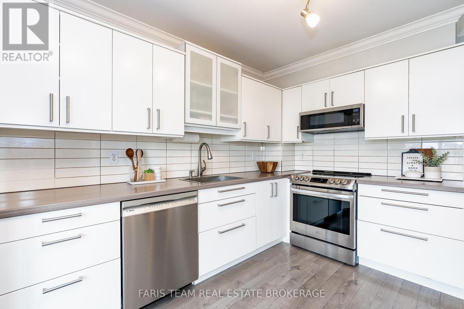 220 Churchland Drive, Barrie, Ontario  L4N 8N7 - Photo 8 - S12467673