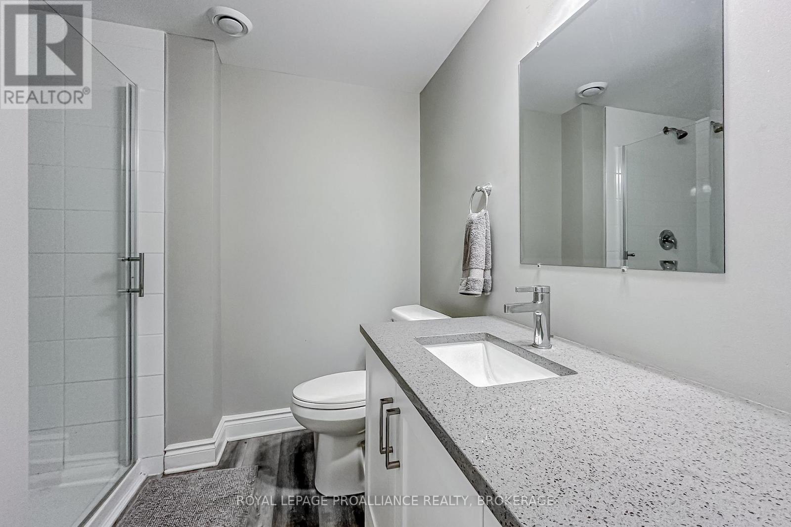 39 Ellerbeck Street, Kingston, Ontario  K7L 4H5 - Photo 12 - X12467870