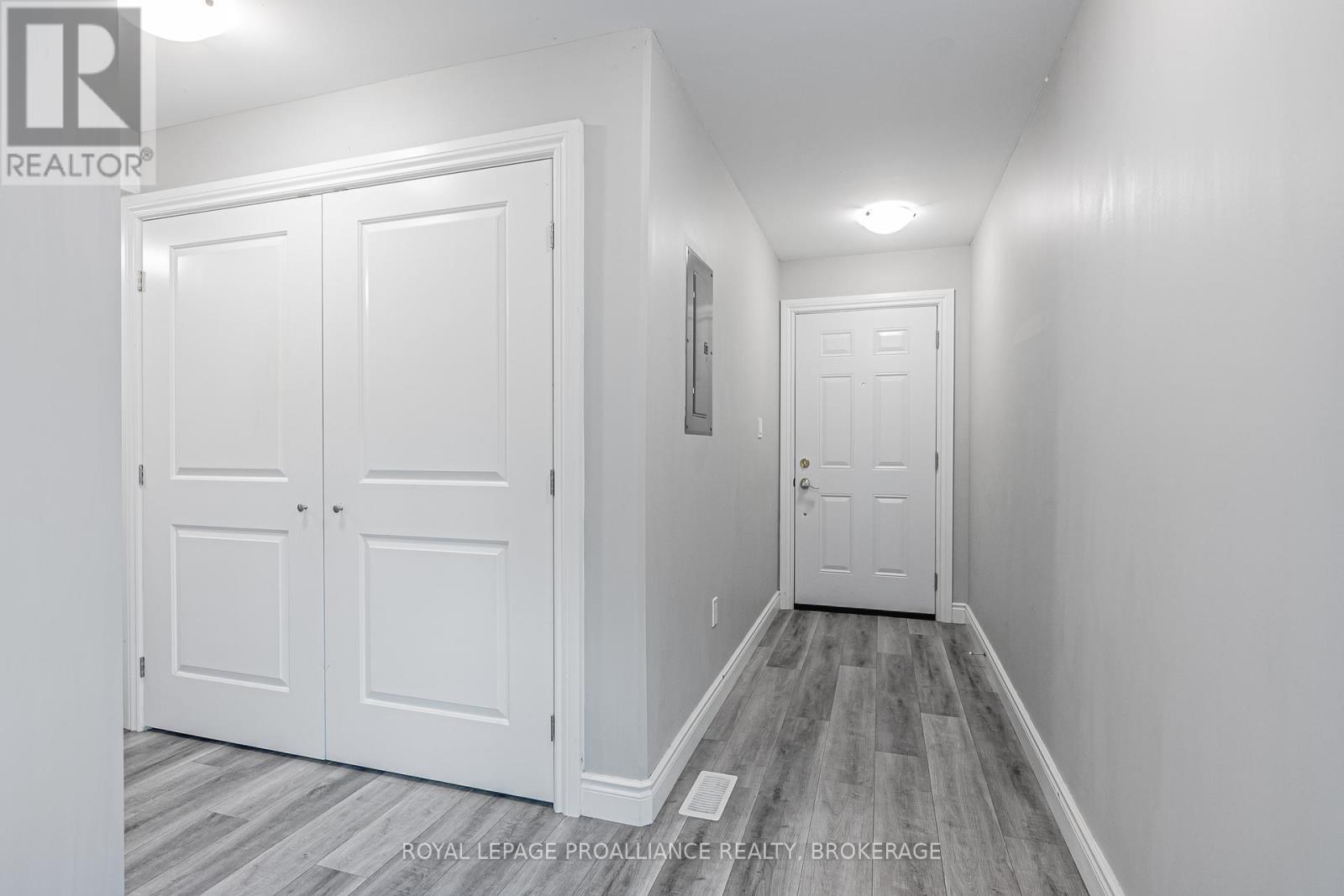 39 Ellerbeck Street, Kingston, Ontario  K7L 4H5 - Photo 3 - X12467870