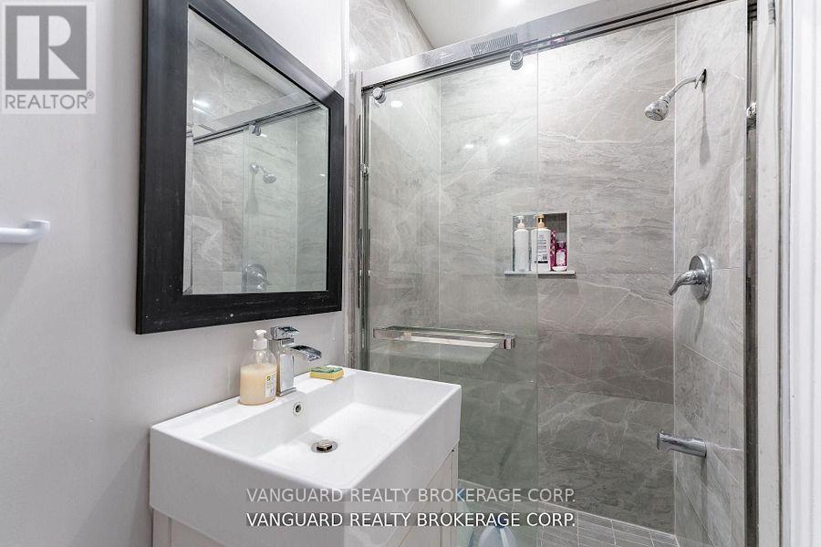 Main Floor - 1707 Jane Street, Toronto, Ontario  M9N 2S3 - Photo 10 - W12467631