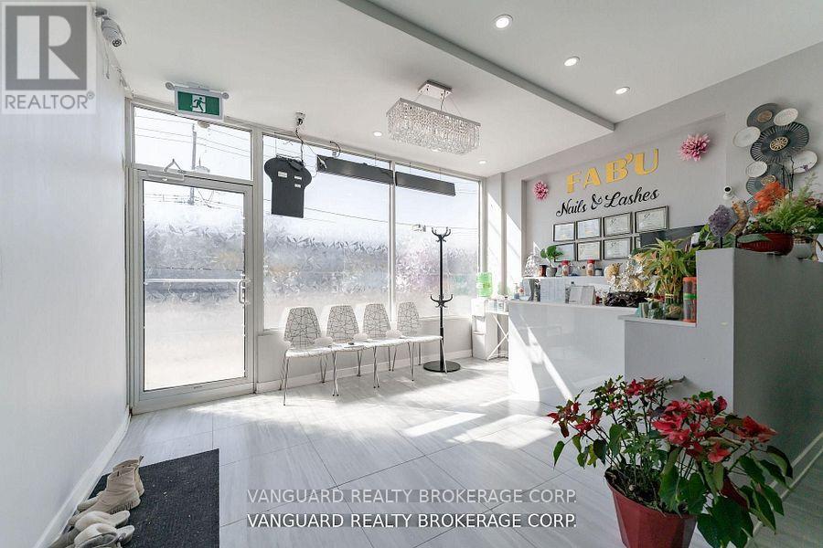 Main Floor - 1707 Jane Street, Toronto, Ontario  M9N 2S3 - Photo 2 - W12467631
