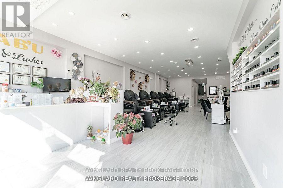 Main Floor - 1707 Jane Street, Toronto, Ontario  M9N 2S3 - Photo 4 - W12467631