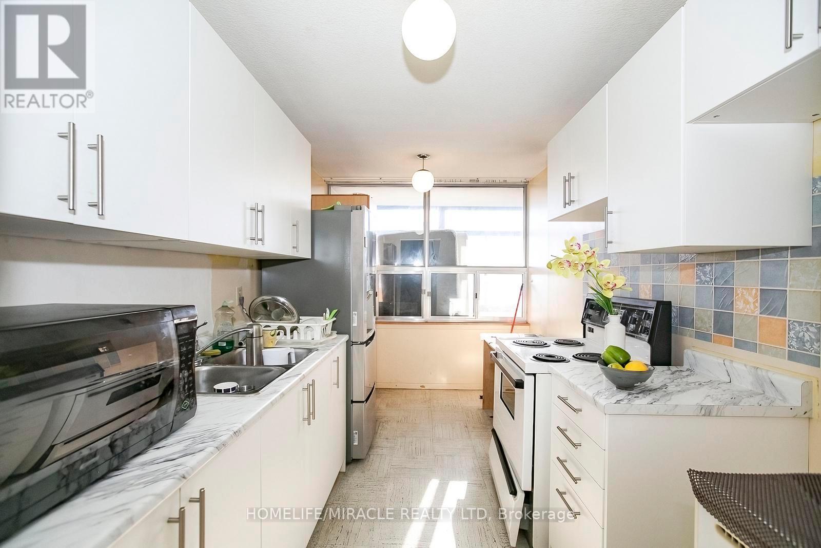 1610 - 15 Kensington Road, Brampton, Ontario  L6T 3W2 - Photo 24 - W12467640