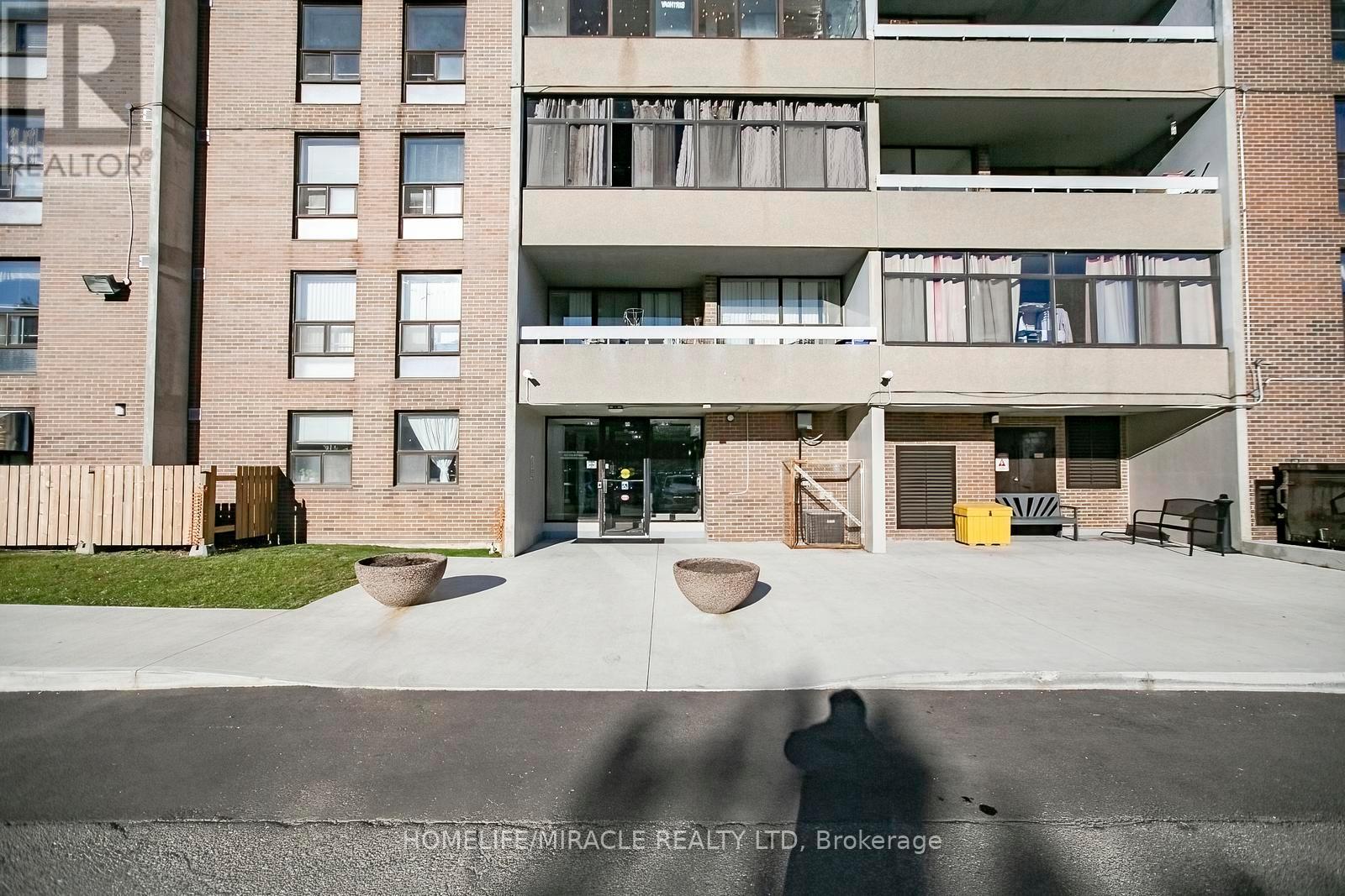 1610 - 15 Kensington Road, Brampton, Ontario  L6T 3W2 - Photo 40 - W12467640