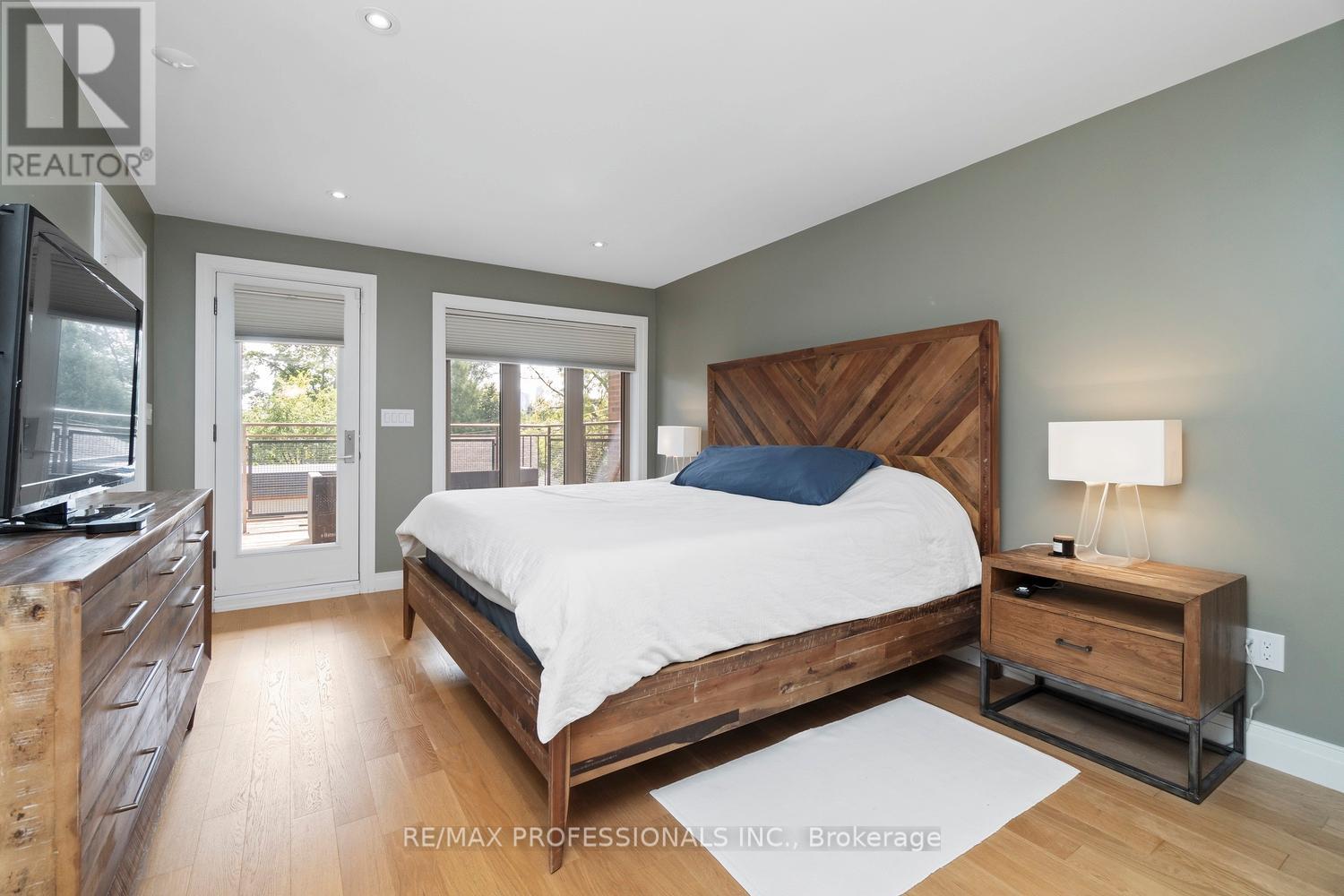 71 Morningside Avenue, Toronto, Ontario  M6S 1C8 - Photo 15 - W12467641