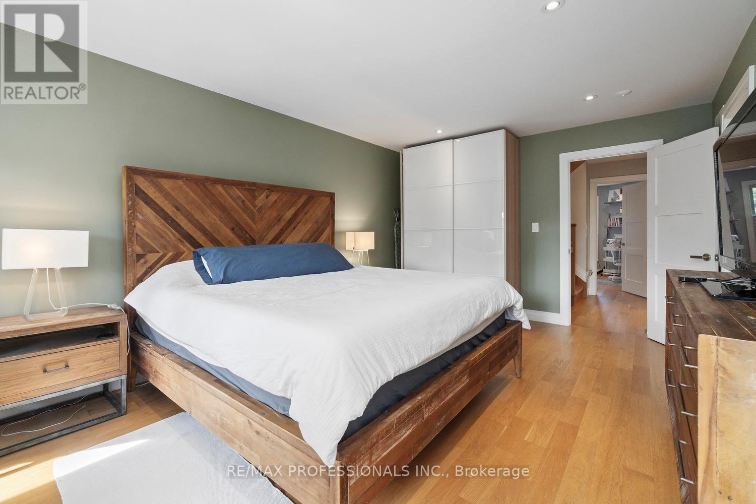 71 Morningside Avenue, Toronto, Ontario  M6S 1C8 - Photo 16 - W12467641