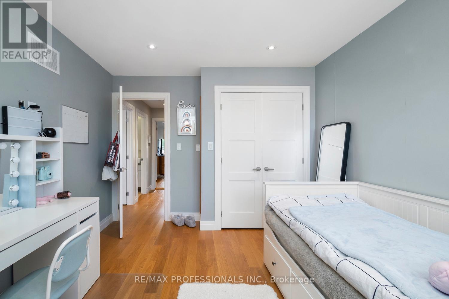 71 Morningside Avenue, Toronto, Ontario  M6S 1C8 - Photo 23 - W12467641