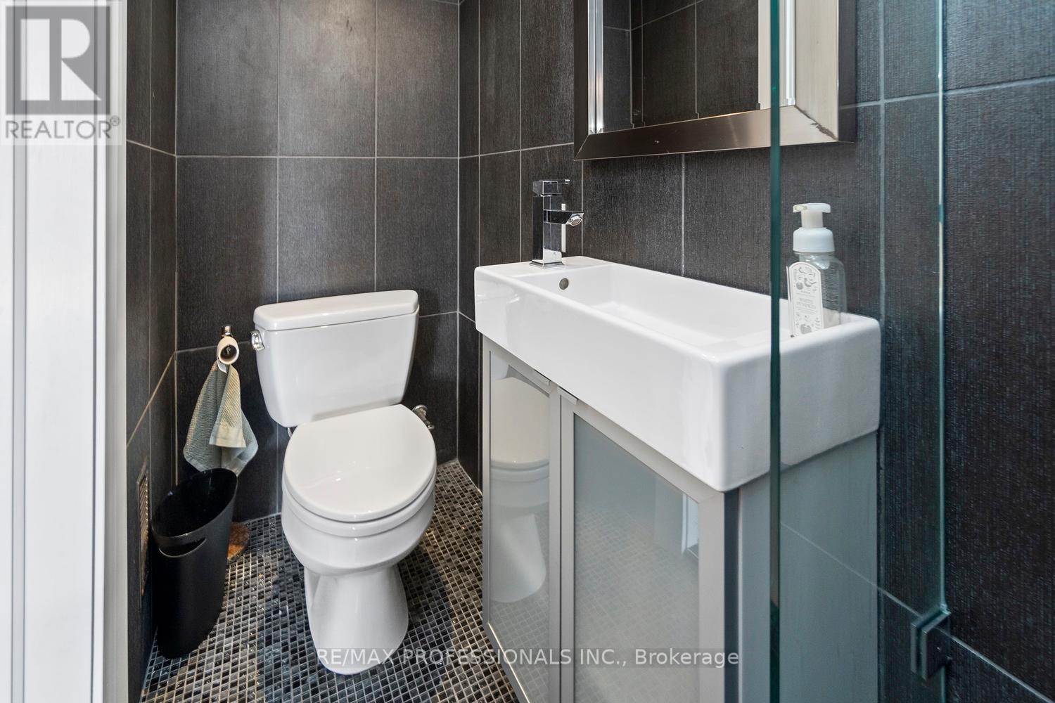 71 Morningside Avenue, Toronto, Ontario  M6S 1C8 - Photo 31 - W12467641