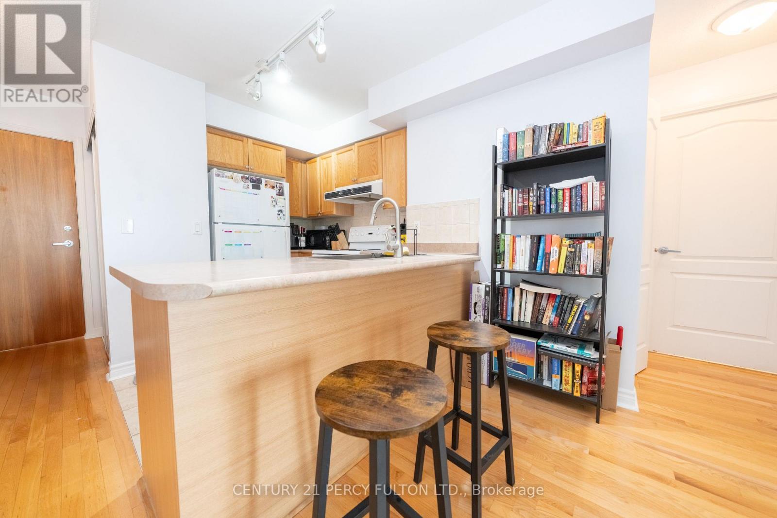 1003 - 33 Elm Drive W, Mississauga, Ontario  L5B 4M2 - Photo 3 - W12467646