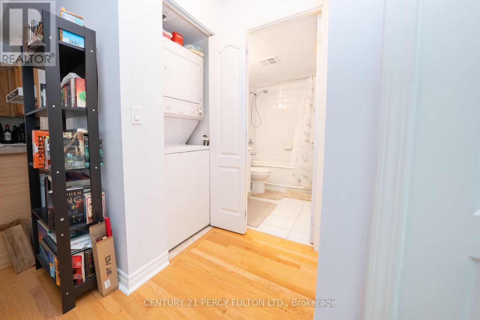 1003 - 33 Elm Drive W, Mississauga, Ontario  L5B 4M2 - Photo 6 - W12467646