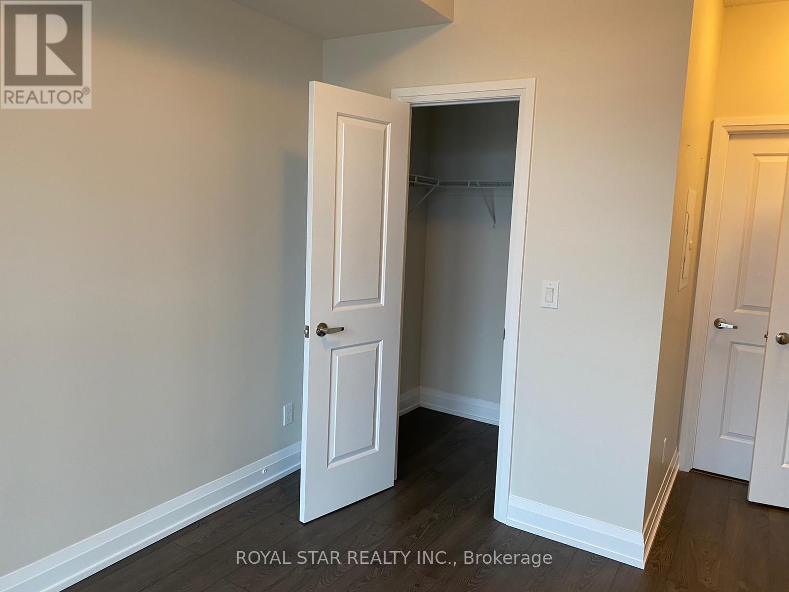 1204 - 65 Speers Road, Oakville, Ontario  L6K 0J1 - Photo 4 - W12467652