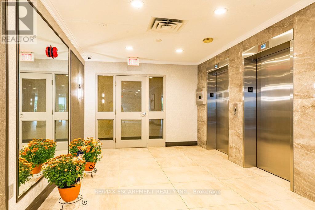 209 - 5080 Pinedale Avenue, Burlington, Ontario  L7L 5V7 - Photo 4 - W12467669