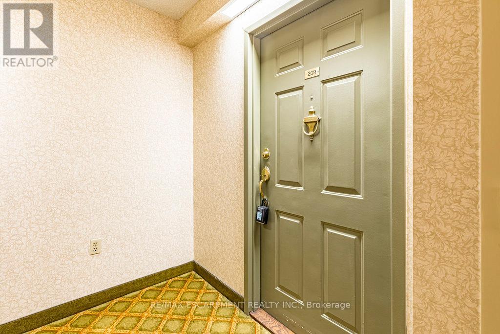 209 - 5080 Pinedale Avenue, Burlington, Ontario  L7L 5V7 - Photo 5 - W12467669